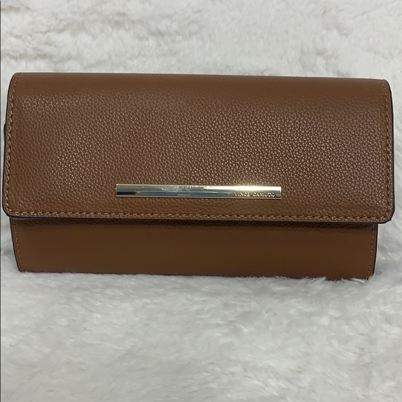 Vince Camuto Handbags - NWT Vince Camuto Leather Wallet